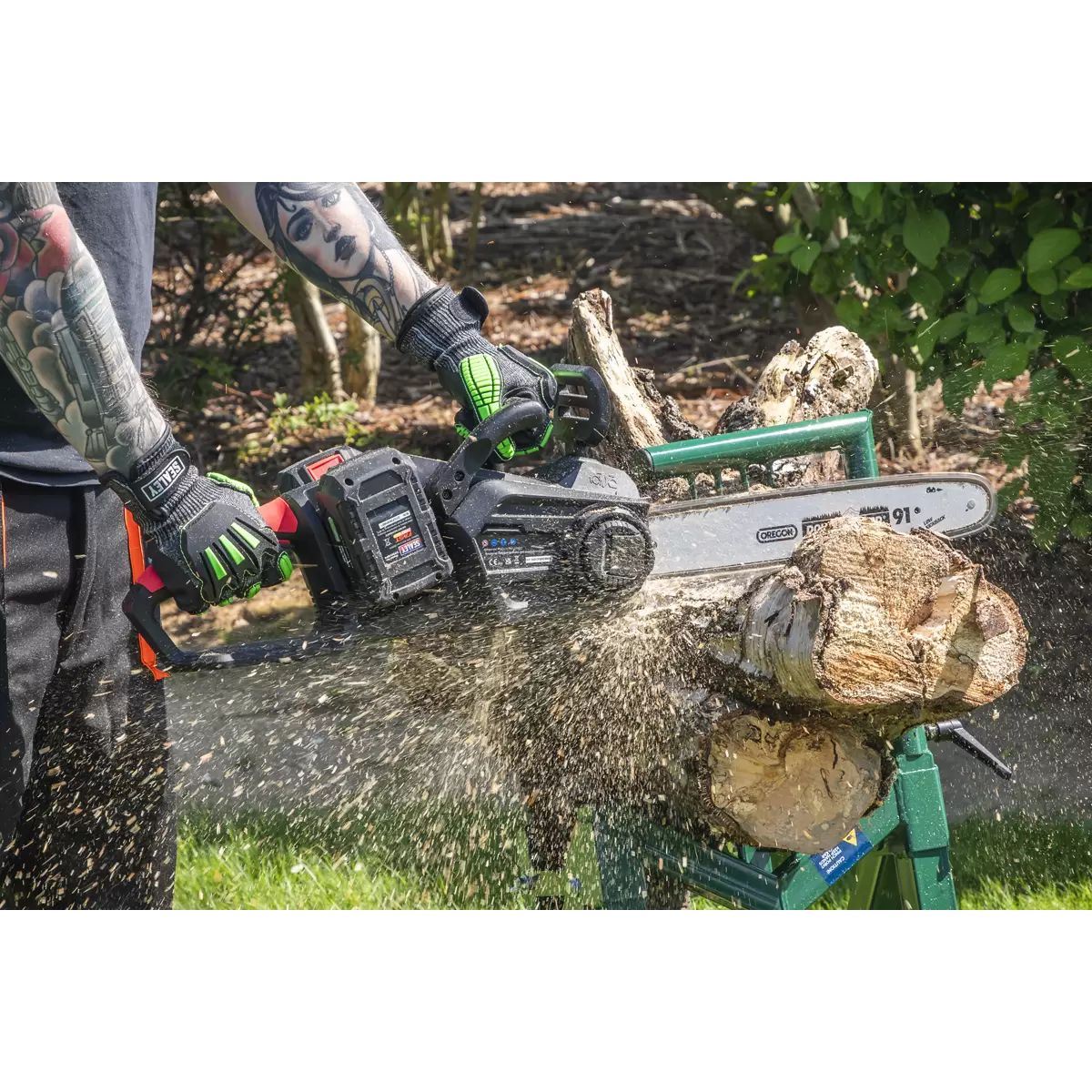 Sealey CP40VCSKIT 40V 35cm Cordless Chainsaw Kit With 2 battries & charger