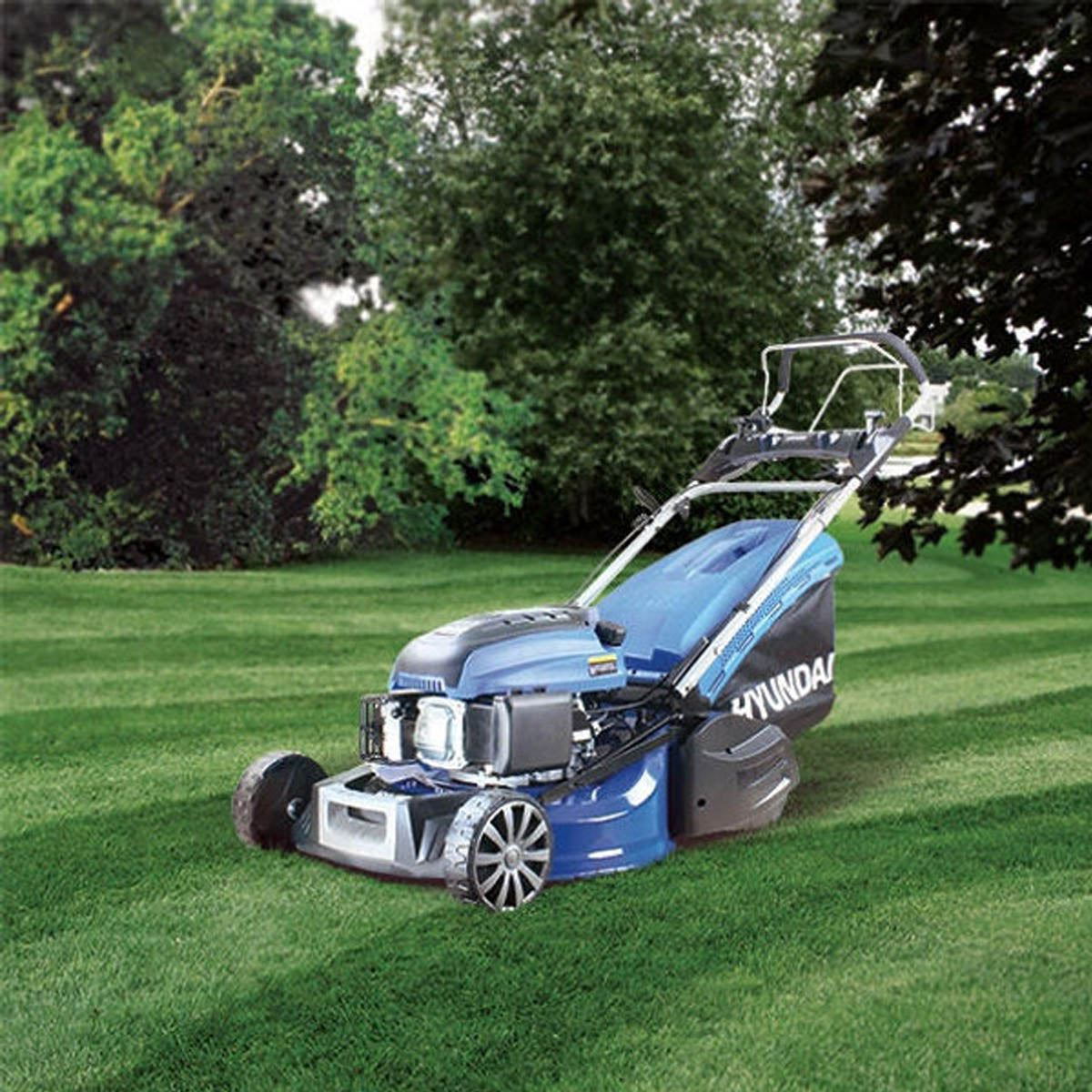 Hyundai HYM480SPER 48cm Self-Propelled Electric Start Petrol Rear Roller Lawnmower 139cc Engine & 25-75mm Cuts