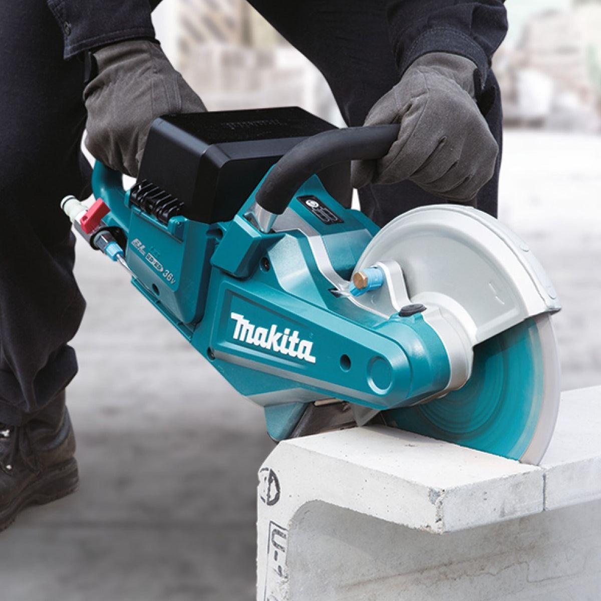 Makita DCE090ZX1 36V LXT 230mm Brushless Disc Cutter with 2 x 5.0Ah Battery Charger & Diamond Blade