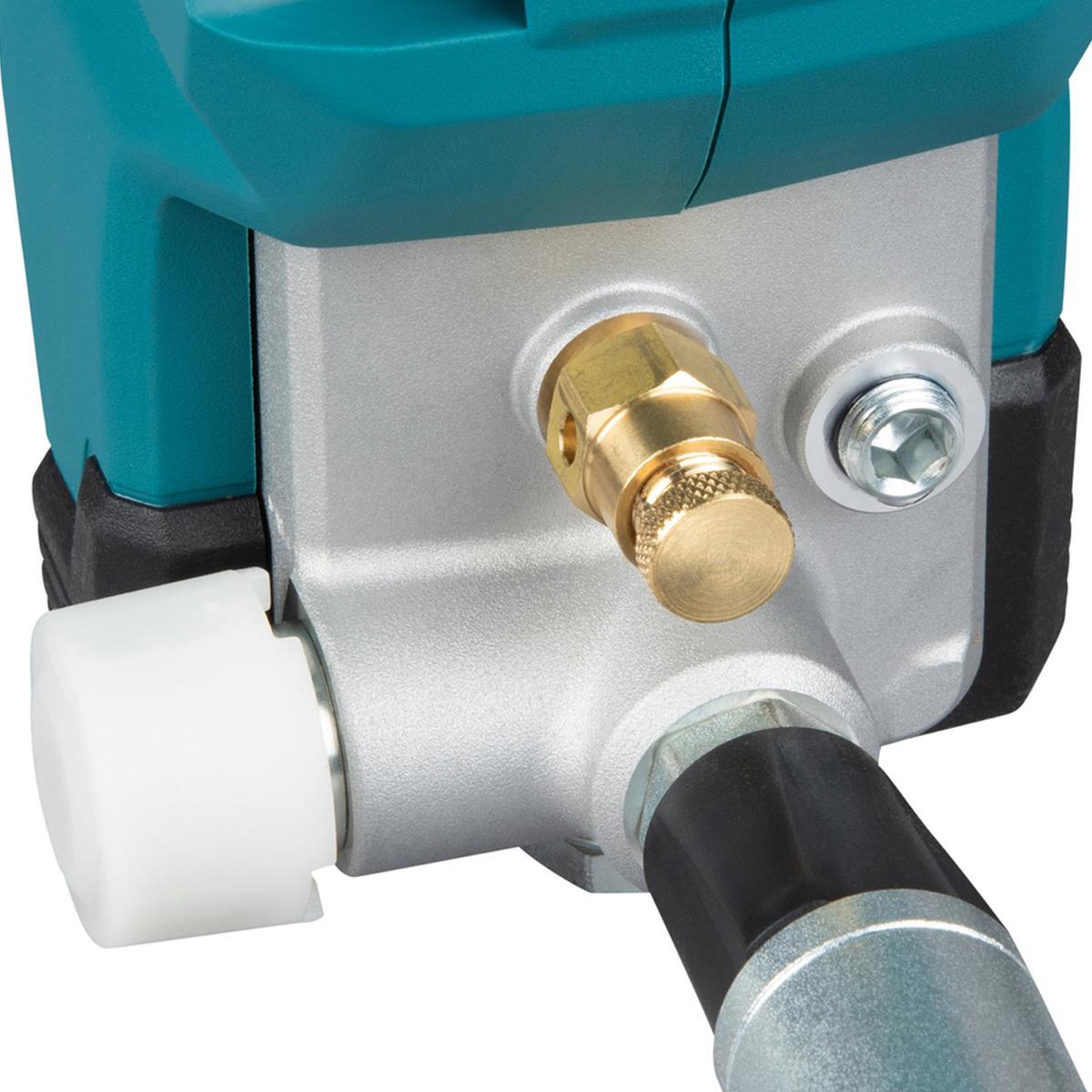 Makita GP001GZ 40V Max XGT Grease Gun with 2 x 4.0Ah Battery & Charger