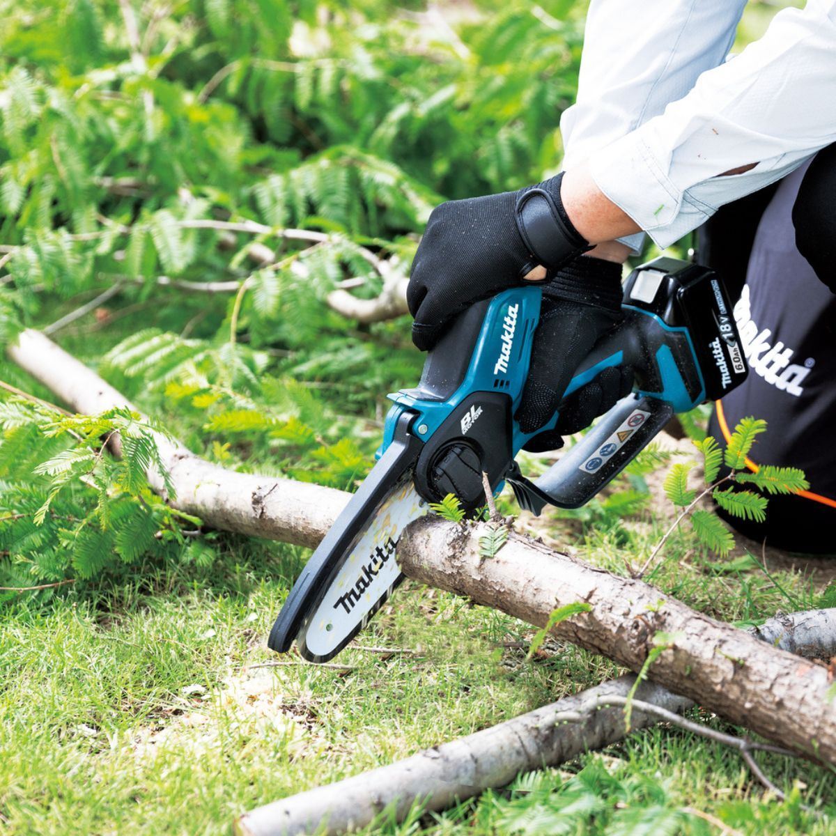 Makita DUC150Z 18V Brushless 150mm Pruning Saw With 1 x 5.0Ah Battery & Charger