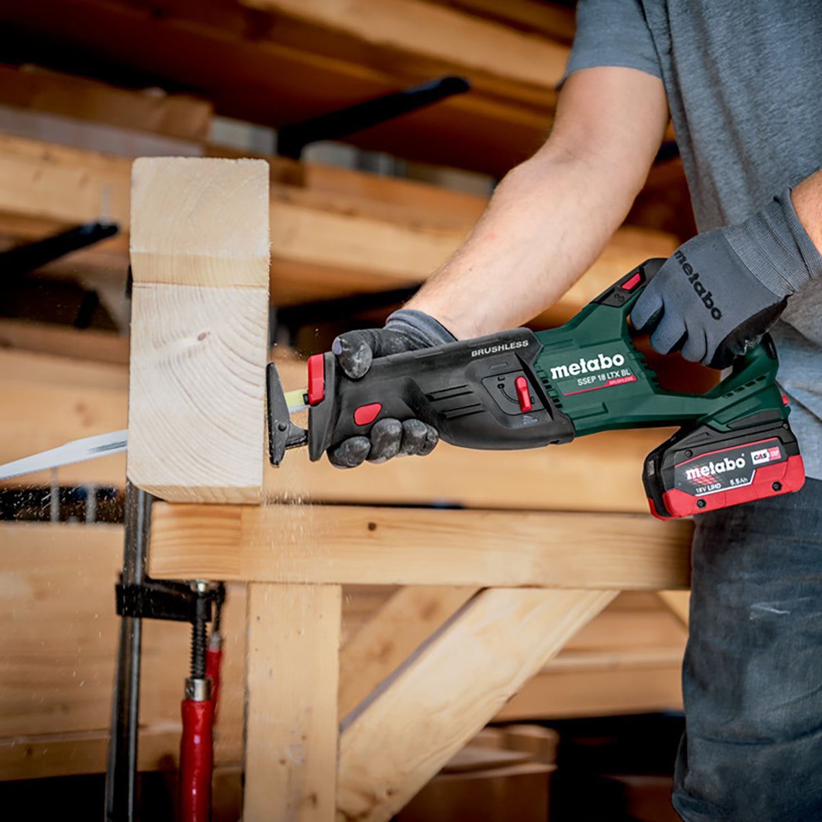 Metabo SSEP 18 LT BL 18V Brushless Sabre Saw with 1 x 8.0Ah Battery Charger & Metabox