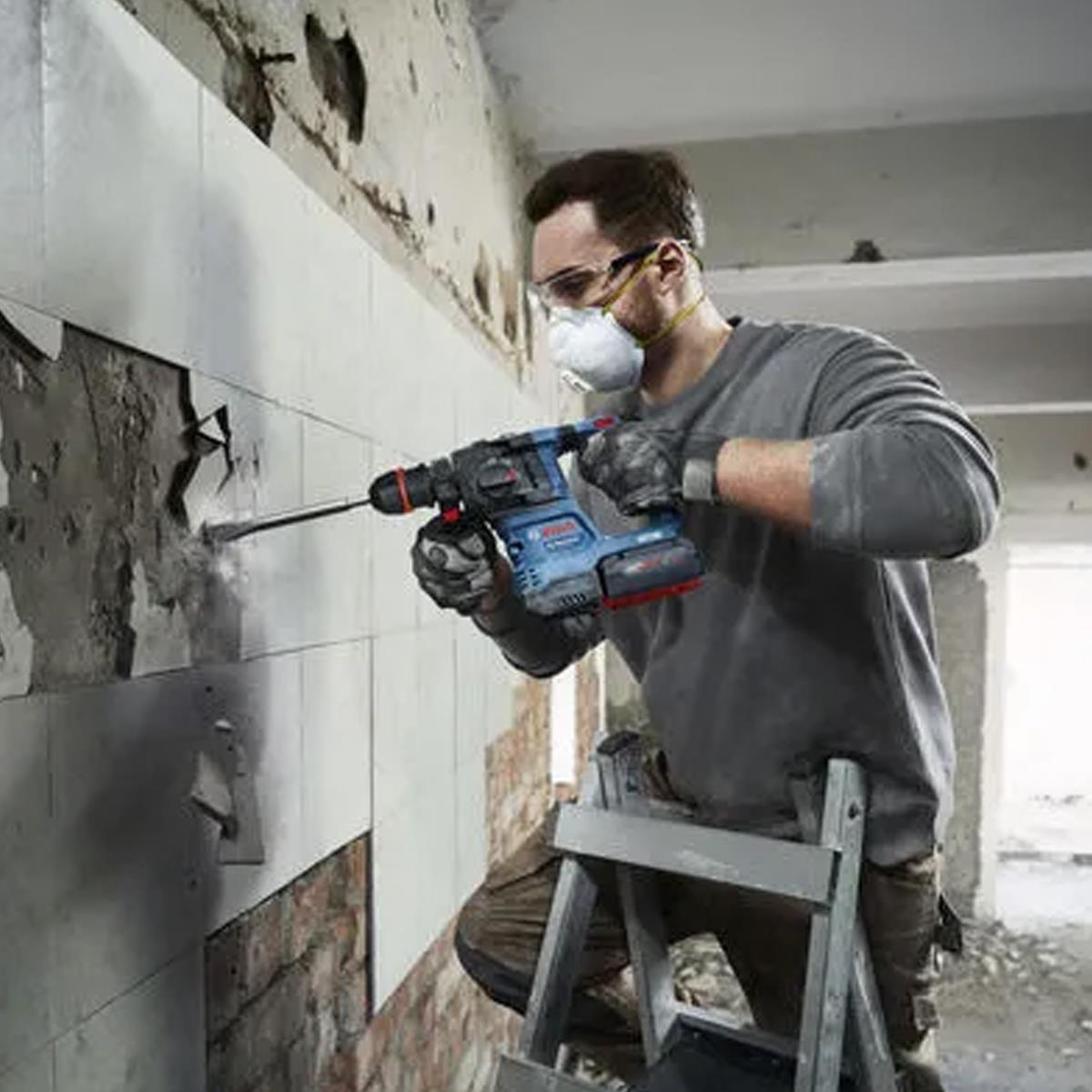 Bosch GBH 18V-22 X 18V Brushless SDS+ Rotary Hammer Drill with 2 x 5.0Ah Battery, Charger & Case 0611924171