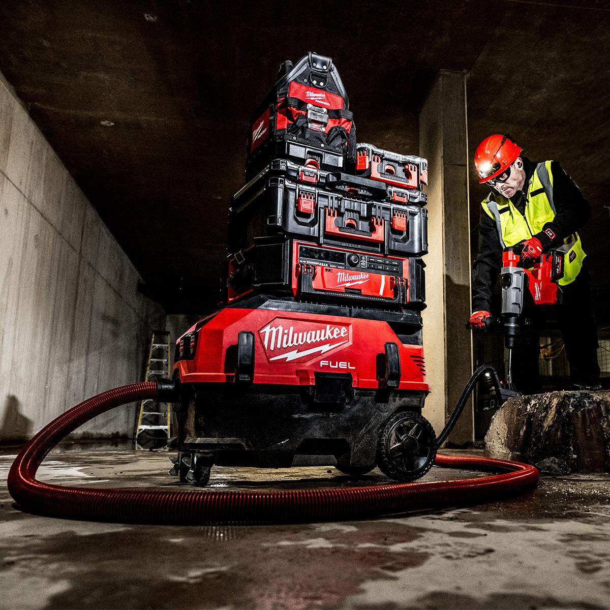 Milwaukee M18ONEF2VC34M-0 18V Dual Battery Brushless Dust Extractor with 2 x 6.0Ah Battery & Charger
