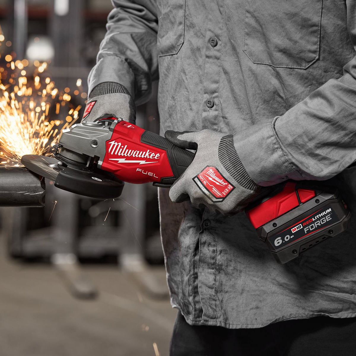 Milwaukee M18FHSAG125XPDB2-0X FUEL 18V 125mm Angle Grinder with 1 x 6.0Ah Battery Charger & Case