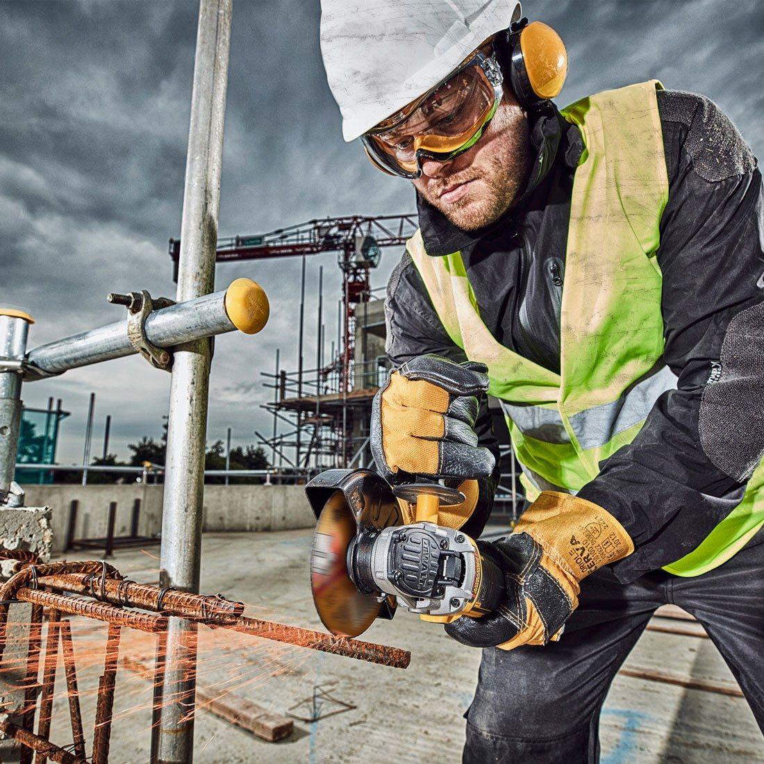 Dewalt DCG405P2 18V XR Brushless 125mm Angle Grinder with 2 x 5.0Ah Batteries, Charger & Case