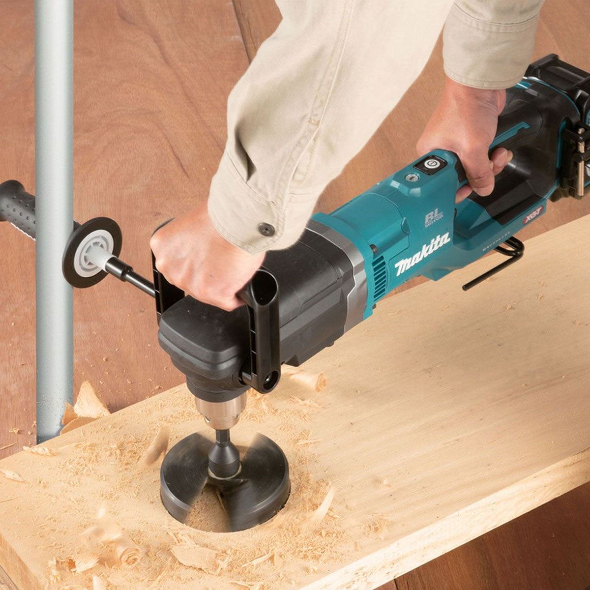 Makita DA001GD201 40V max XGT 13mm Cordless Brushless Angle Drill With 2 x 2.5Ah Batteries, Charger & Case