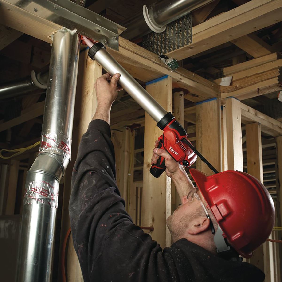 Milwaukee M12PCG/400A-201B 12V Sub Compact Caulk Gun with 1 x 2.0Ah Battery, Charger in Bag 4933451225