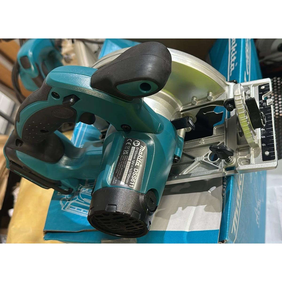 Makita DSS611Z 18V Li-ion 165mm Cordless Circular Saw Body Only Item Condition Seller Refurbished
