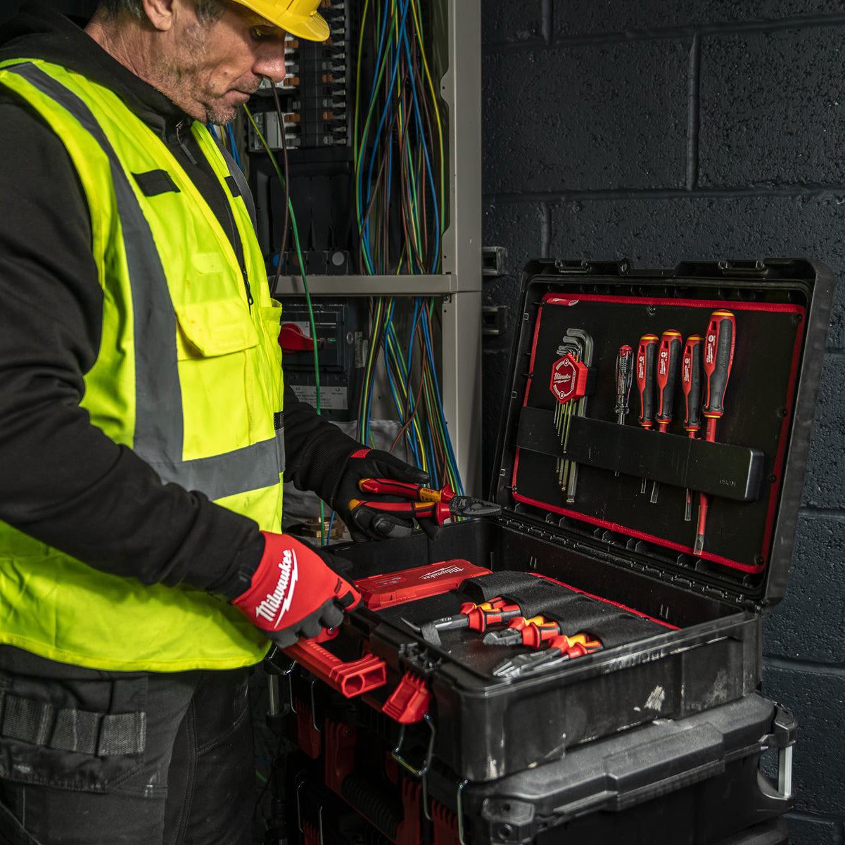 Milwaukee 62 Piece PACKOUT Electrician Set 4932499466