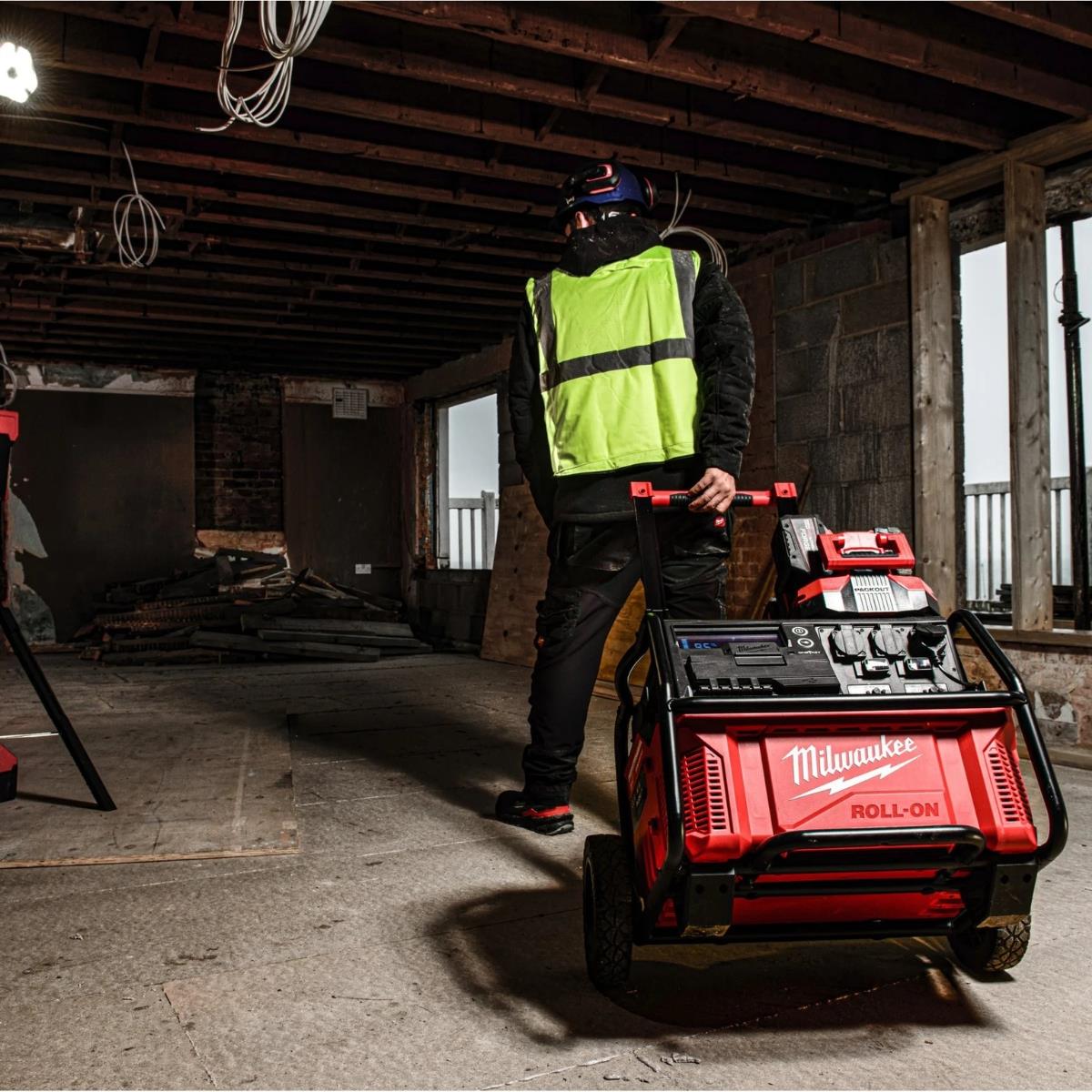 Milwaukee IRPSUOP2500 GB Packout Roll-On 7200/3600W 2.5kWh Power Supply 110V 4933492135