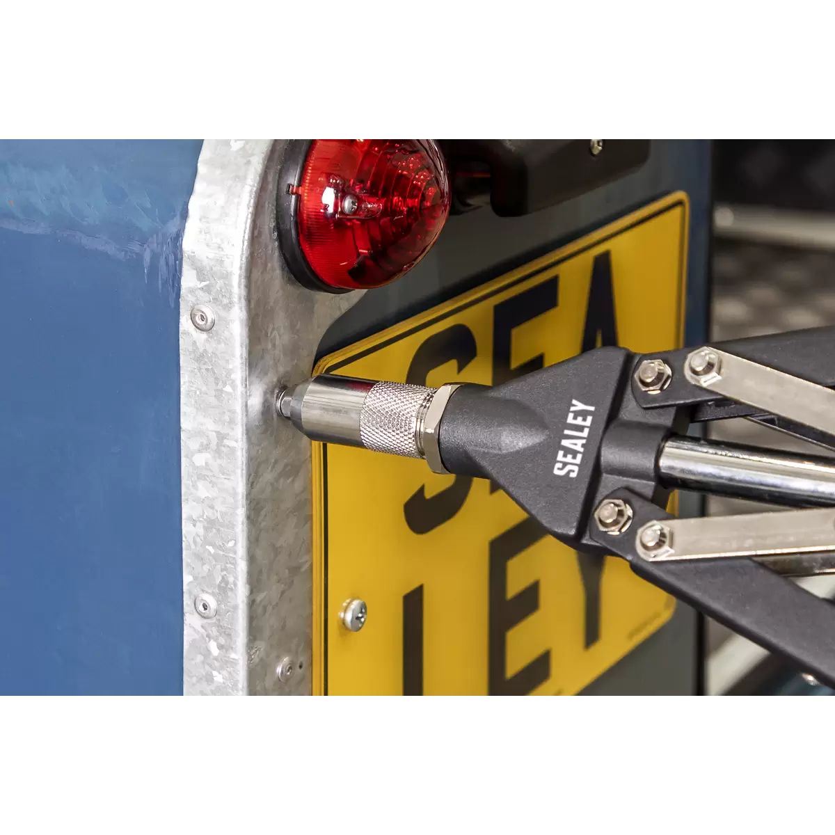 Sealey AK3981 Long-Arm Riveter with Collection Bowl Heavy-Duty