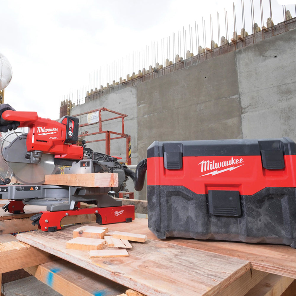 Milwaukee M18VC2-0 M18 18V Wet and Dry Vacuum Cleaner with 1 x 2.0Ah Battery & Charger