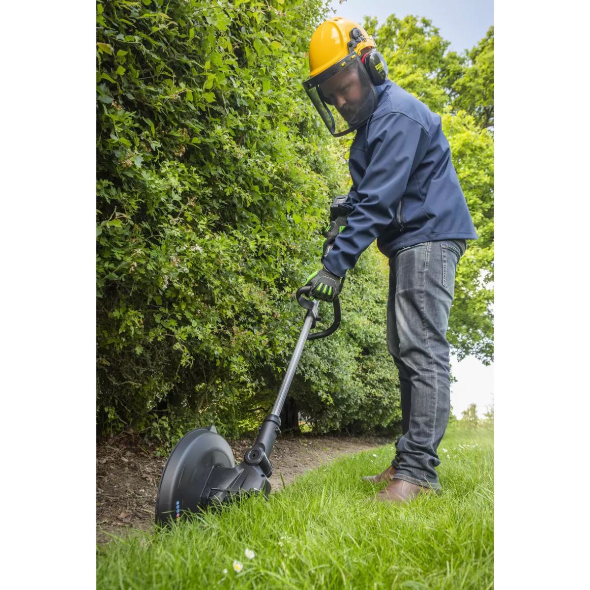 Sealey CP40VGSKIT 40V 30cm Cordless Grass Strimmer Kit With 2 battries & charger