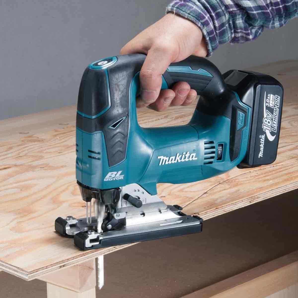 Makita DJV182RTJ 18V LXT Brushless Jigsaw Top Handle With 2 x 5.0Ah Batteries, Charger & Case