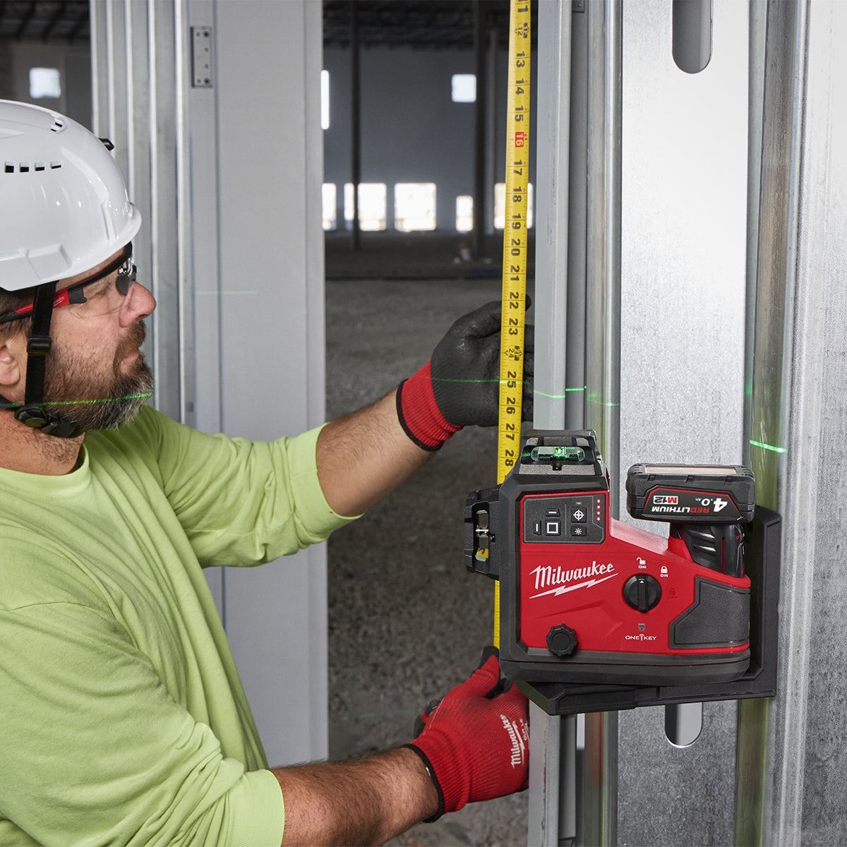 Milwaukee M12A3PLO-0C 12V M12 Green Auto Alignment 360° 3 Plane Laser with 1 x 2.5Ah Battery Charger & Case