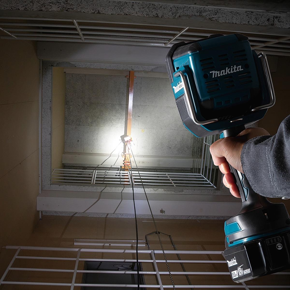 Makita DML812 14.4V / 18V LXT Cordless Flashlight Body Only