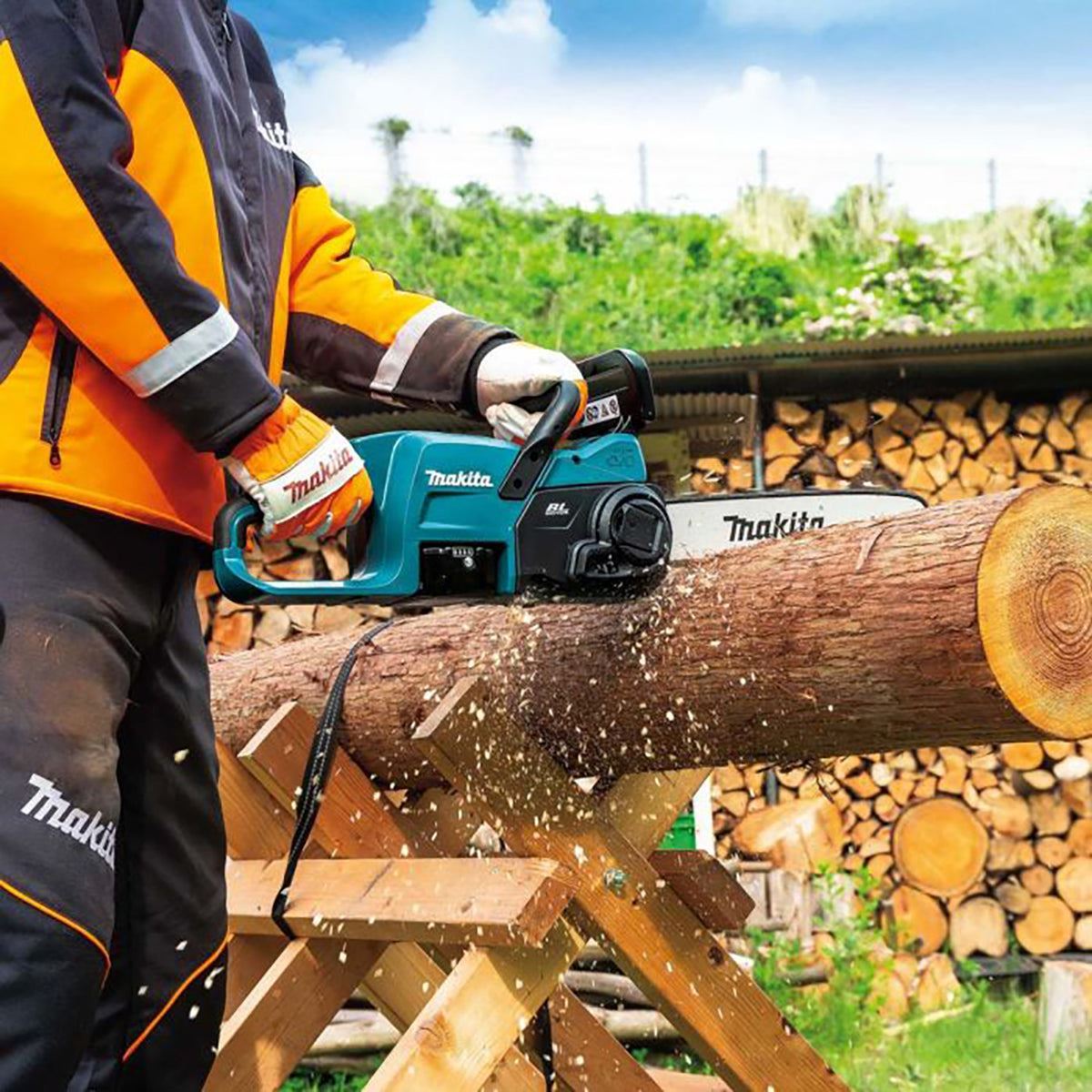 Makita DUC357RT 18V LXT Brushless 35cm Chainsaw With 1 x 5.0Ah Battery & Charger