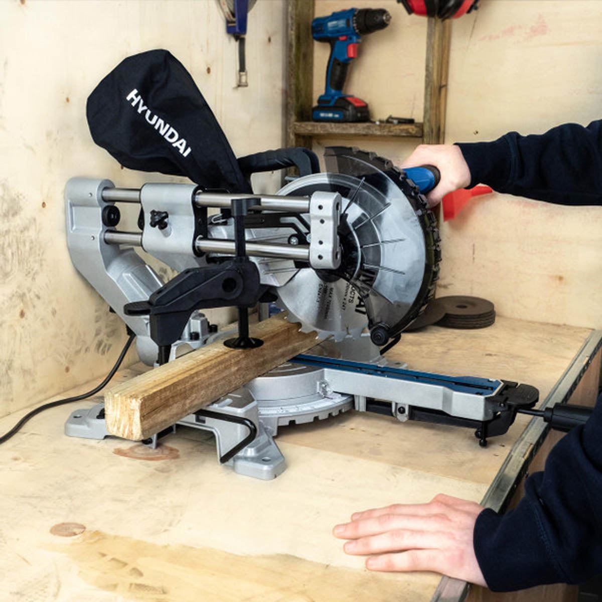 Hyundai HYMS1500E Mitre Saw with 210mm Blade 230V/1500W Crosscut Saw for Precision Cutting