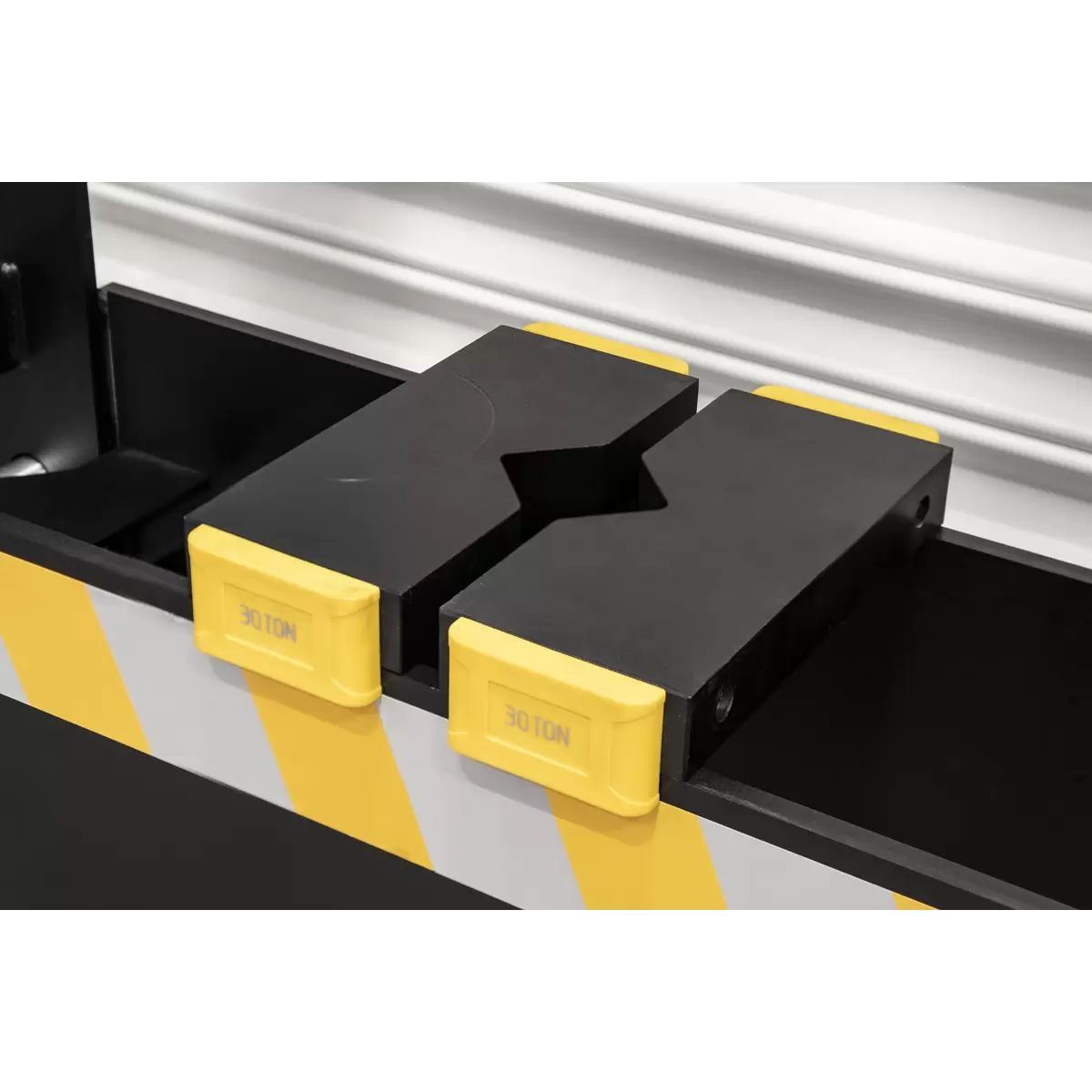 Sealey PPF301S Viking Air/Hydraulic Press 30 Tonne Floor Type with Sliding Ram and Foot Pedal