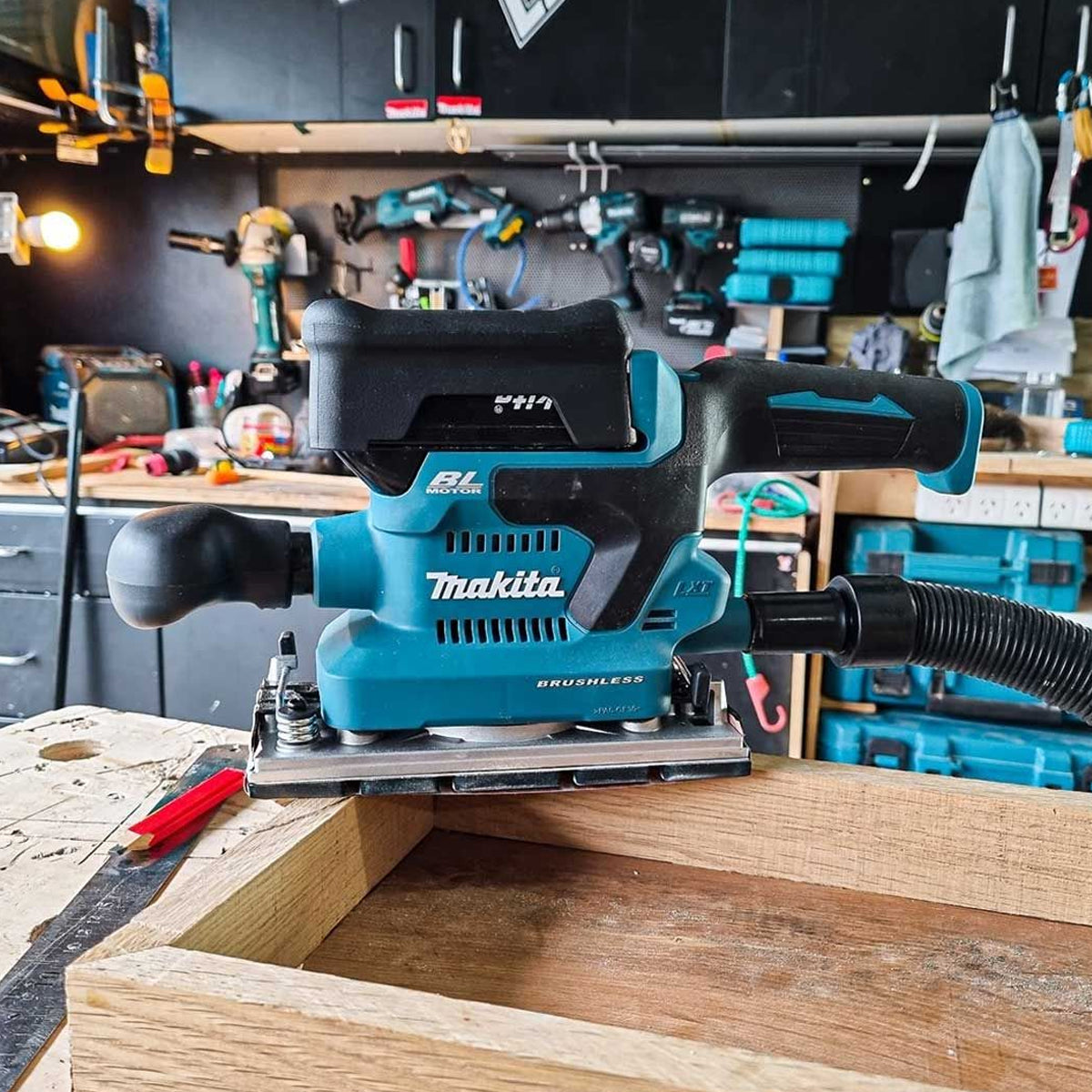 Makita DBO380Z 18V LXT Brushless Finishing Sander Body Only