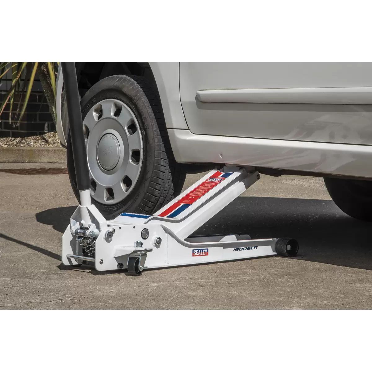 Sealey 1500SLR Trolley Jack 1.5 Tonne Low Profile Rocket Lift