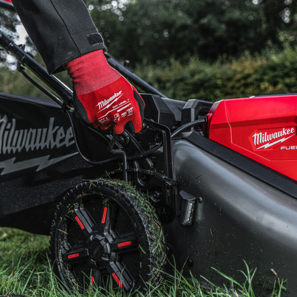 Milwaukee M18F2LM53-122 36V FUEL Brushless 53cm Self-Propelled Lawn Mower with 2 x 12.0Ah Battery & Charger 4933479822