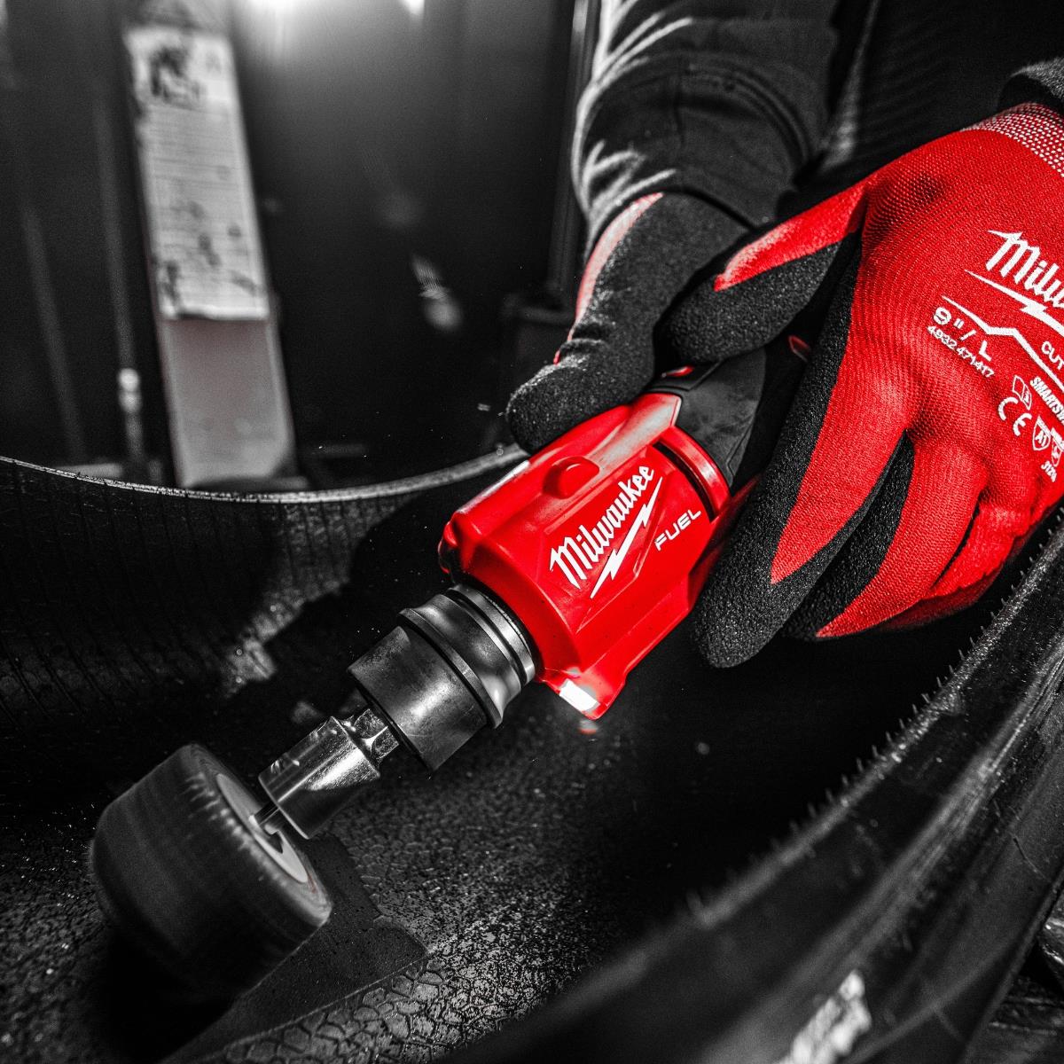 Milwaukee M12FTB-0 12V Brushless Low Speed Tyre Buffer With 1 x 4.0Ah Battery & Charger