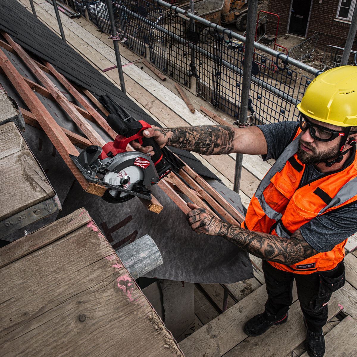 Milwaukee M12FCS442-502X 12V Brushless 140mm Circular Saw with 2 x 5.0Ah Battery Charger & Case 4933493490