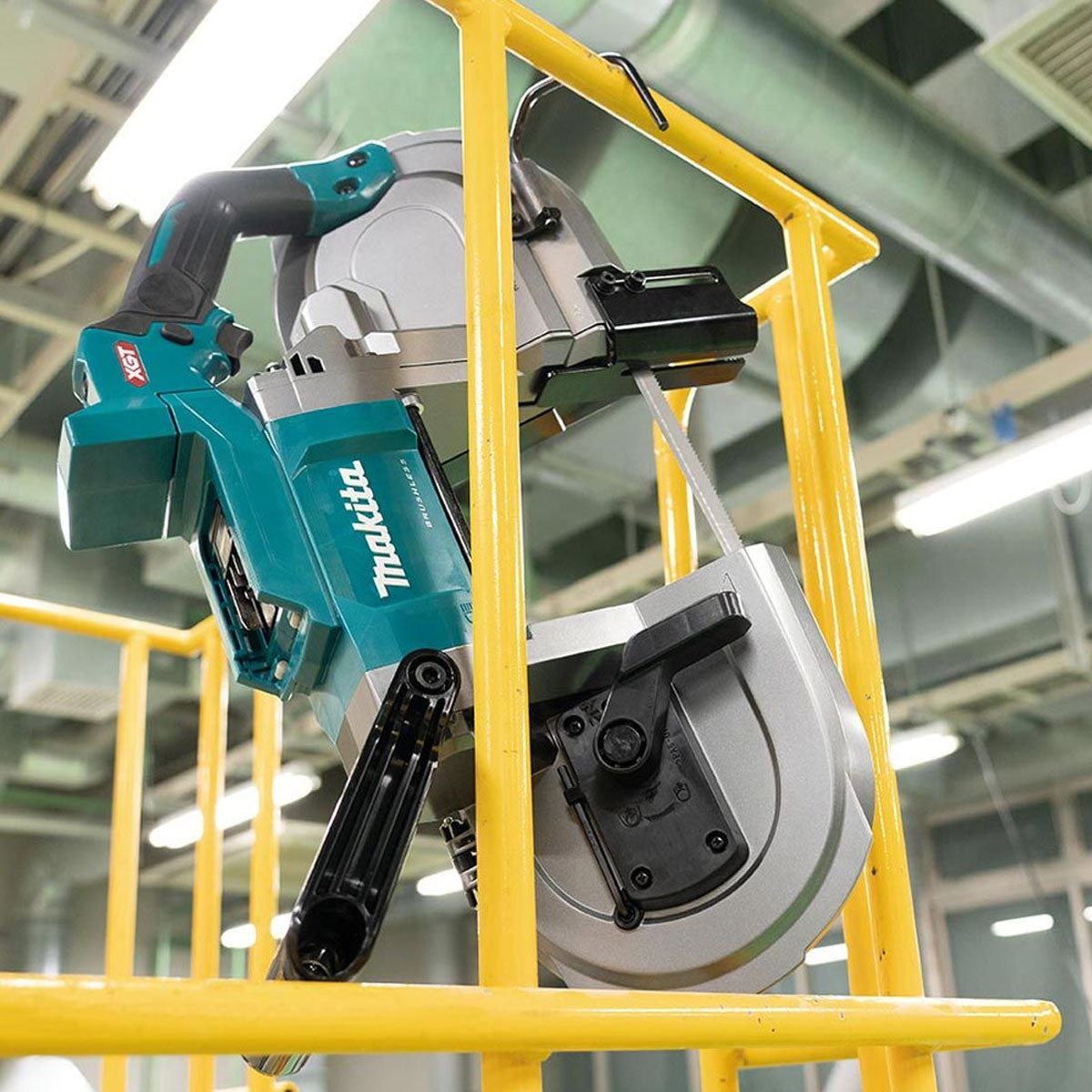 Makita PB002GD101 40V XGT Cordless 127mm Band Saw With 1 x 2.5Ah Battery & Charger