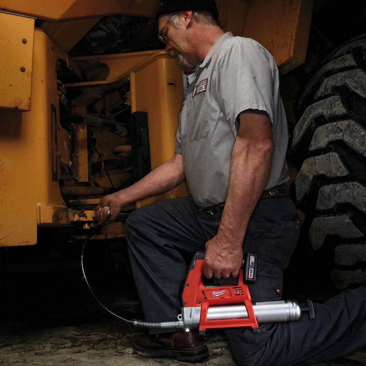 Milwaukee M12GG-0 12V Cordless Grease Gun with 1 x 6.0Ah Battery & Charger