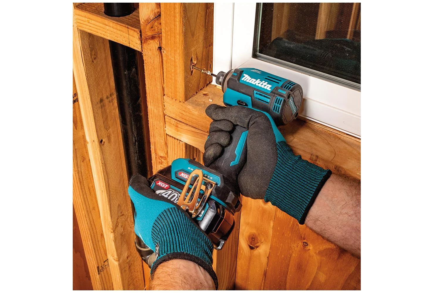 Makita TD003GZ 40V Brushless Impact Driver With 1 x 2.5Ah Battery, Charger & Bag
