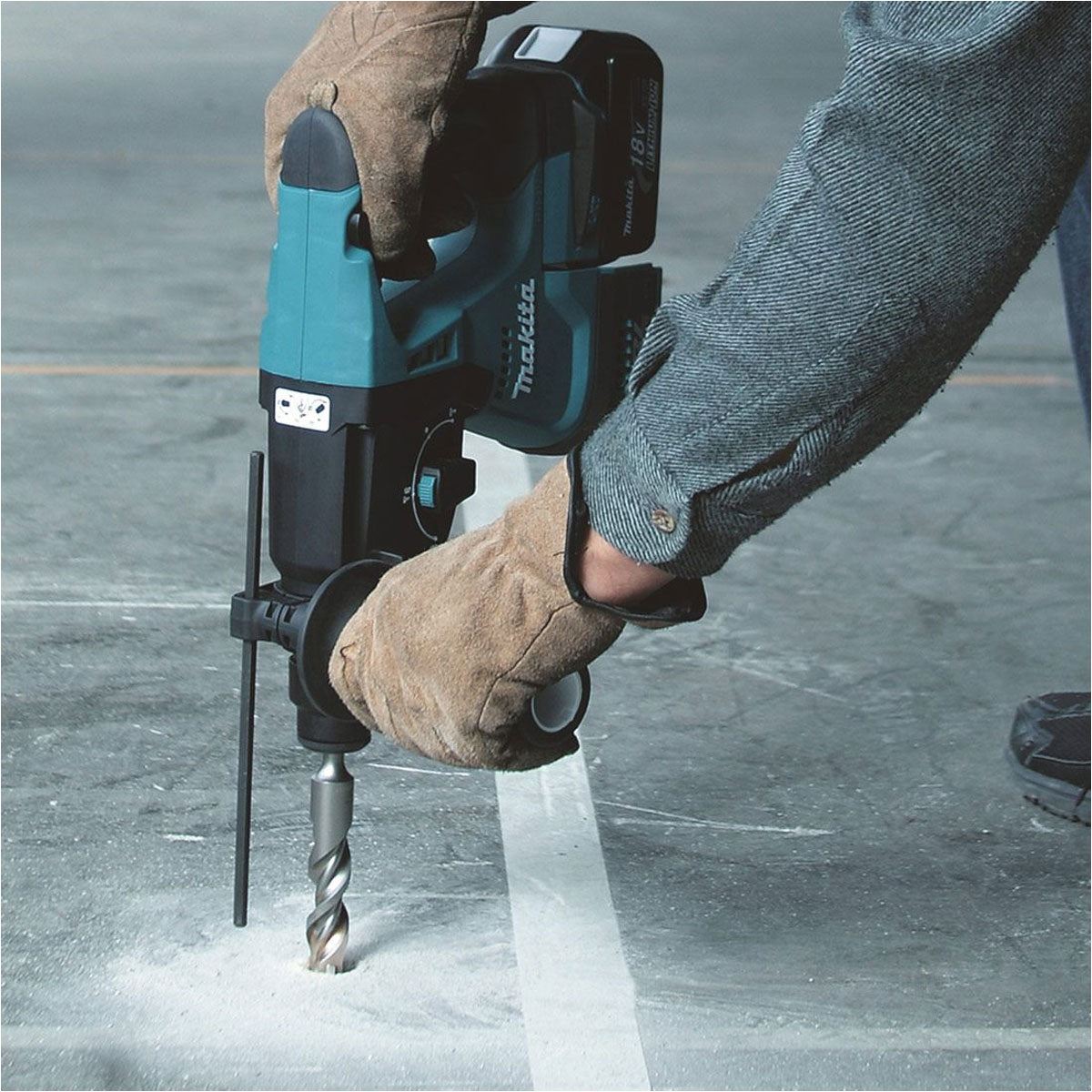 Makita DHR243RTJW 18V LXT Brushless 24mm SDS+ Rotary Hammer Drill With 2 x 5.0Ah Battery & Charger