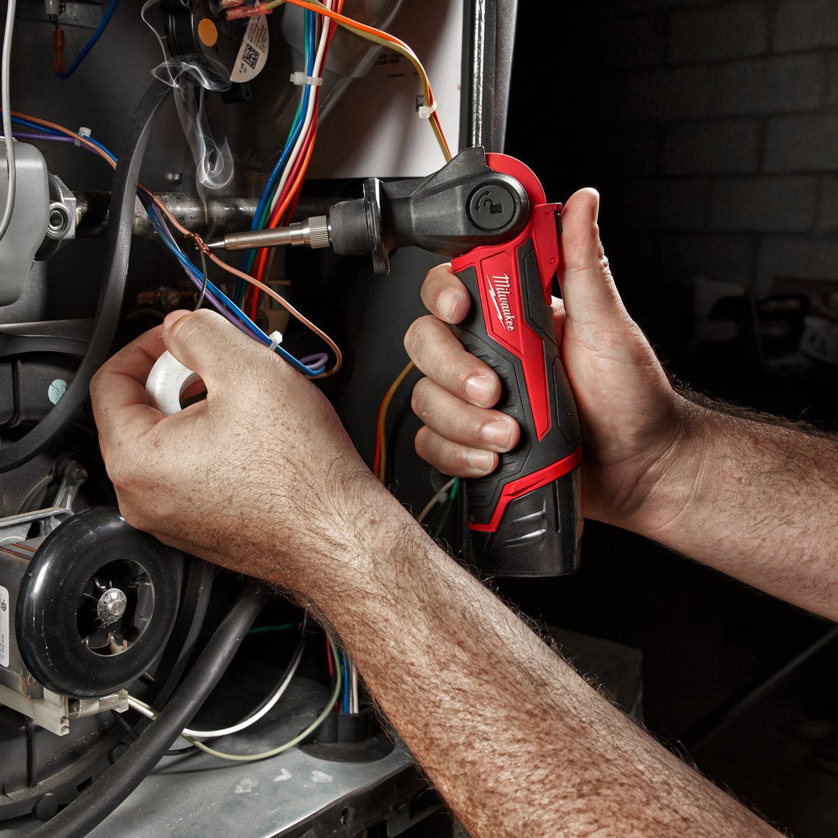 Milwaukee M12SI-201C 12V Soldering Iron with 1 x 2.0Ah Battery Charger & Case 4933459762