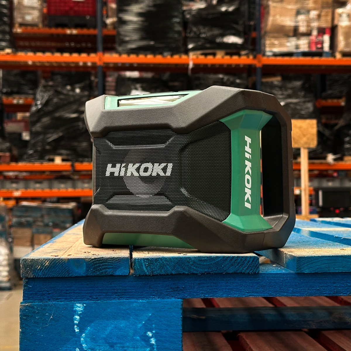 HiKOKI UR18DAJ4Z 18V AM/FM DAB+ Bluetooth Jobsite Radio With 1 x 2.0Ah Battery & Charger