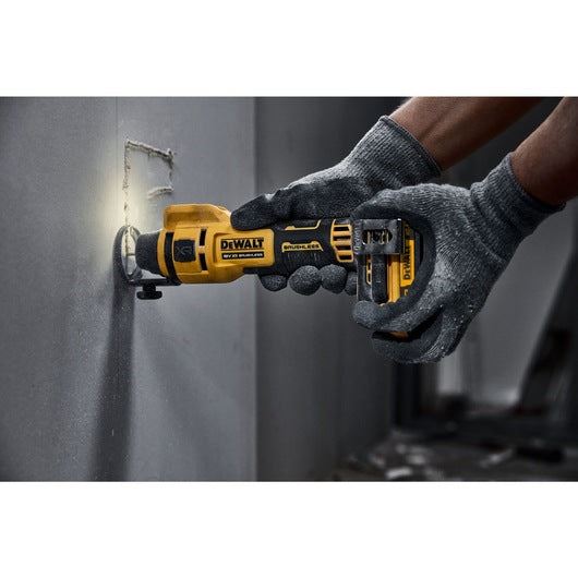 DeWalt DCE555N-XJ 18V XR Brushless Drywall Cut Out Tool with 1 x 5.0Ah Battery Charger & Bag