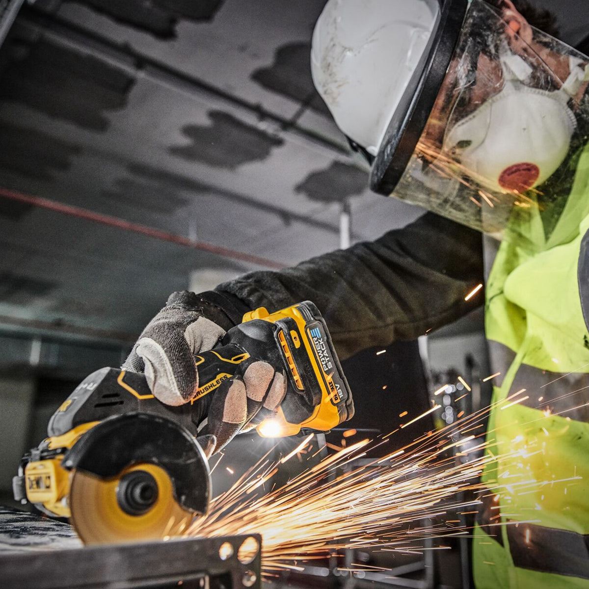 Dewalt DCS438NT 18V XR Brushless 76mm Cut Off Saw with 1 x 9.0Ah Battery Charger & Case