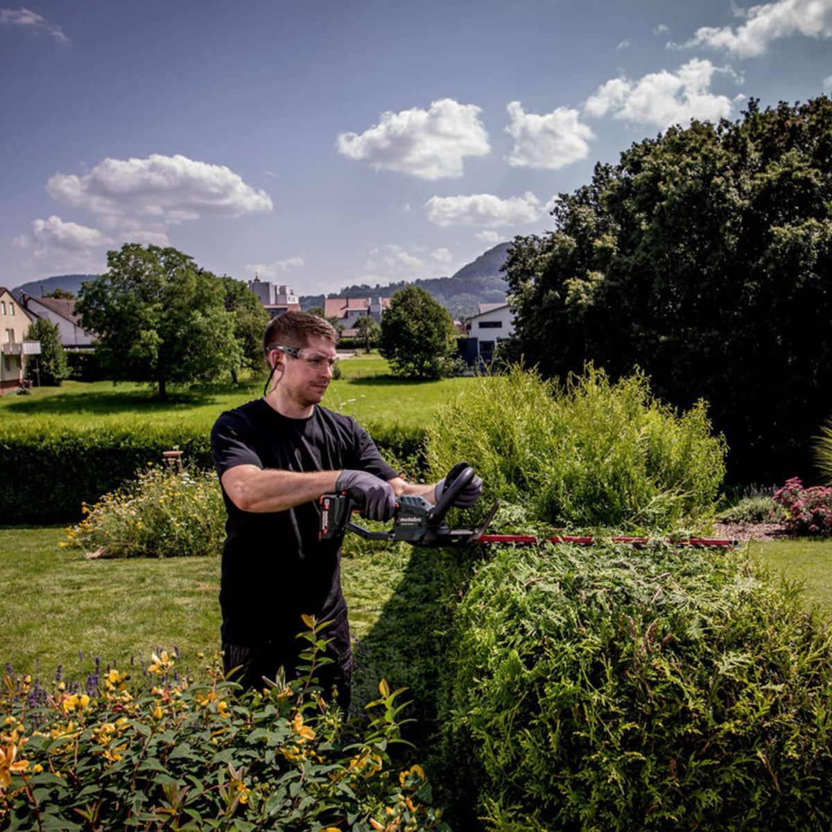 Metabo HS 18 LTX 65 18V Hedge Trimmer With 1 x 4.0Ah Battery & Charger
