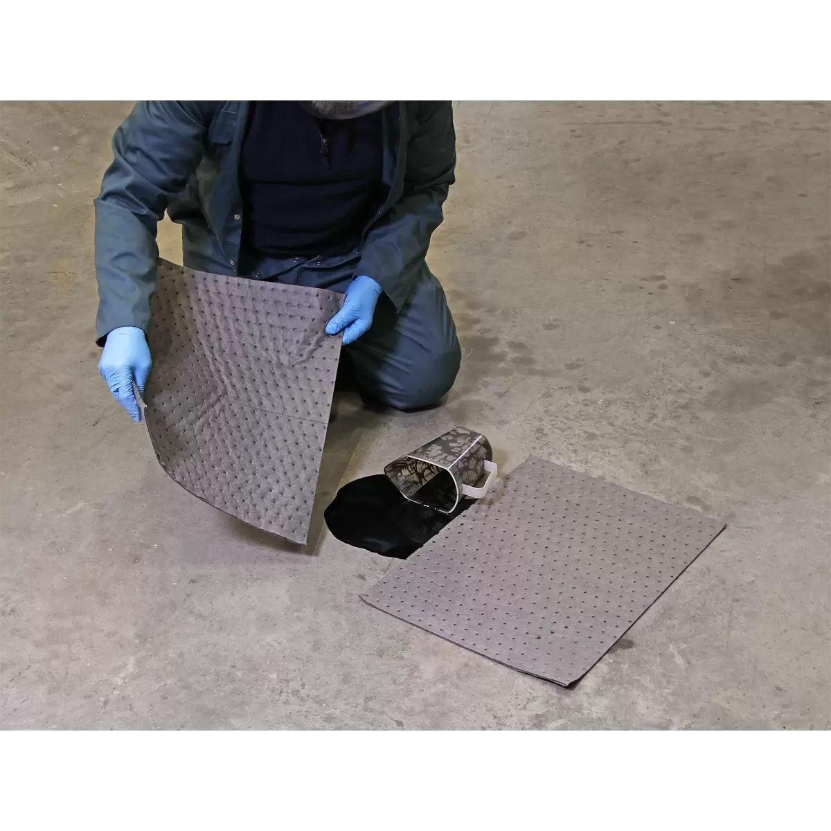 Sealey SAP01 Spill Absorbent Pad Pack of 100