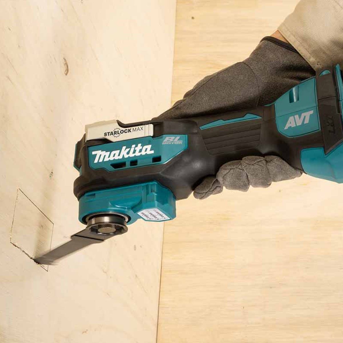 Makita DTM52Z 18V Brushless Multi Tool With 26 Piece Accessory Set