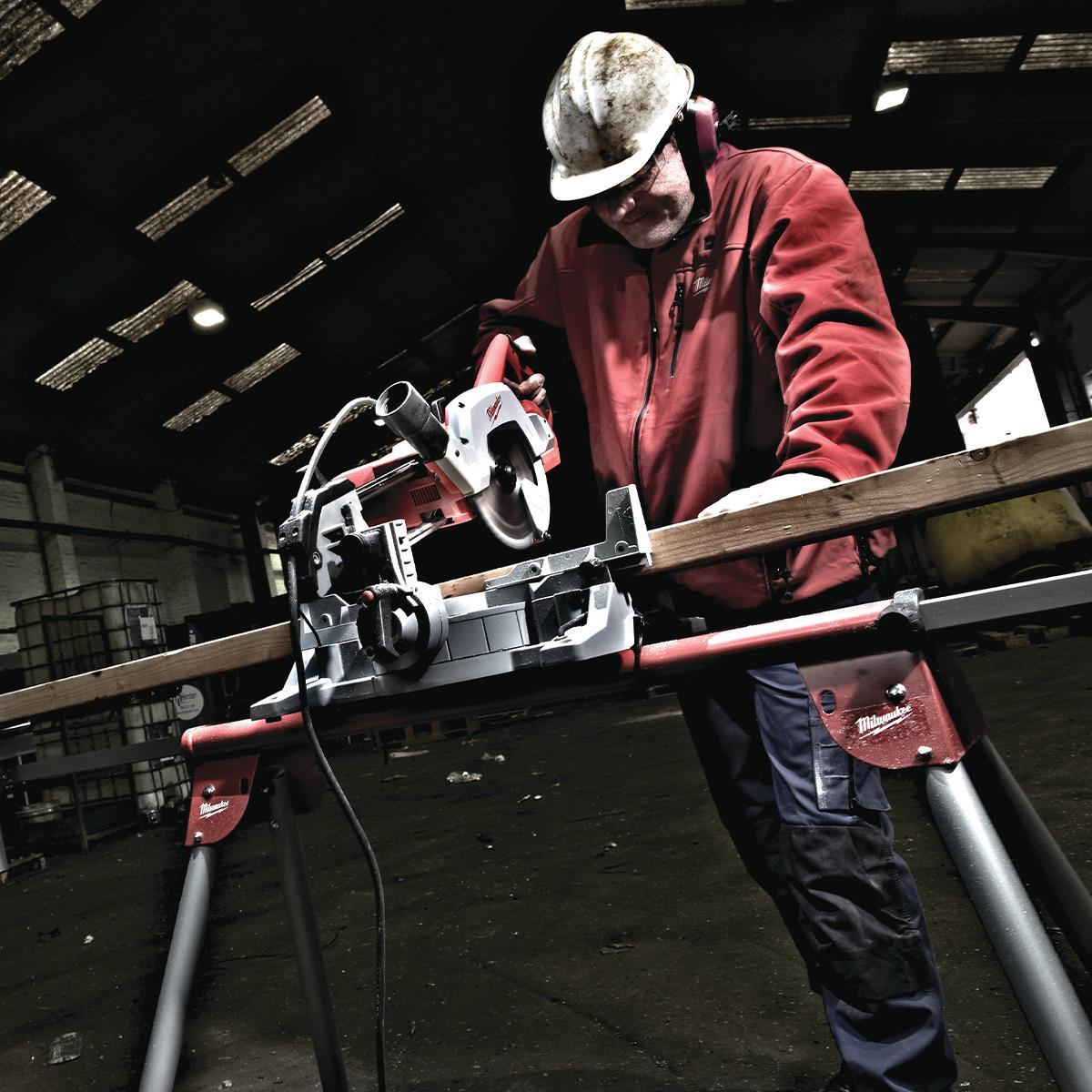 Milwaukee M18FMS190-0 18V Fuel Brushless 190mm Mitre Saw with 1 x 6.0Ah Battery Charger & Extendable Saw Stand