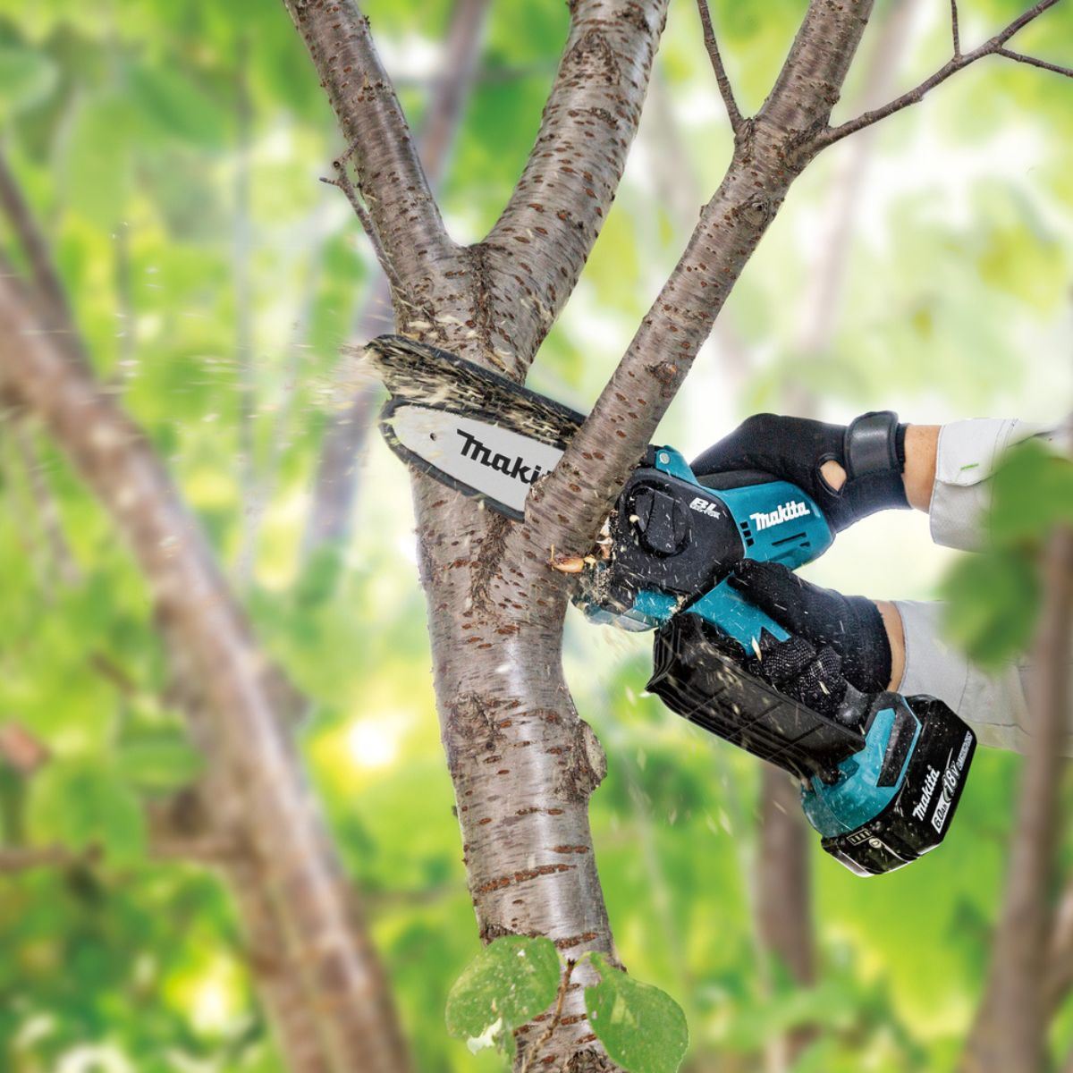 Makita DUC150Z 18V Brushless 150mm Pruning Saw With 1 x 5.0Ah Battery & Charger