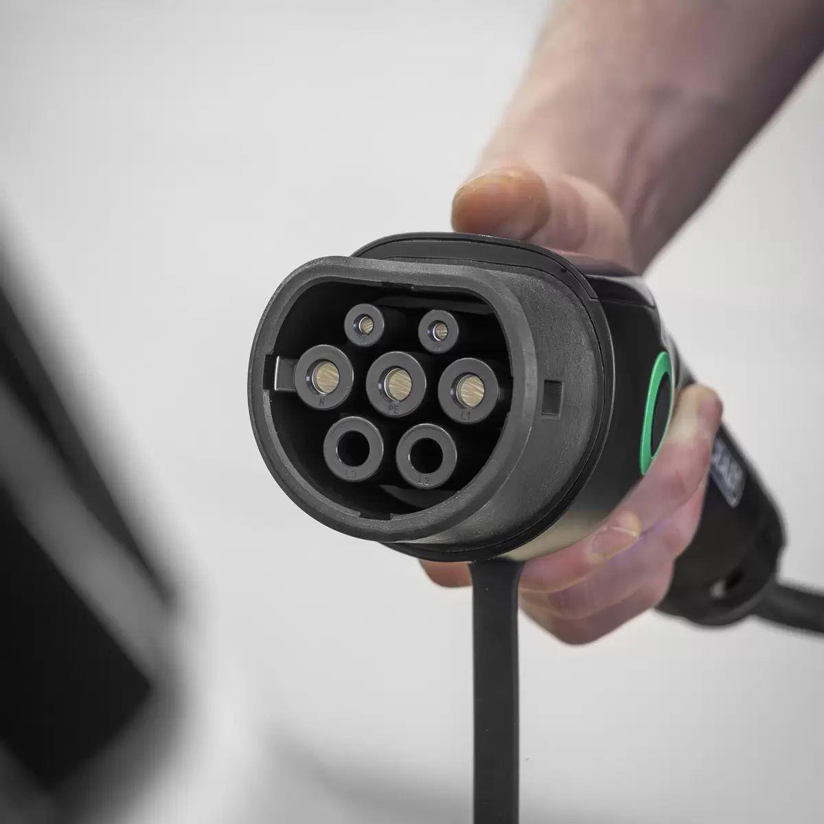 Sealey EVAC2 5m Adjustable Type 2 to UK 3-Pin Plug Portable EV Charger 3.5kW/230V