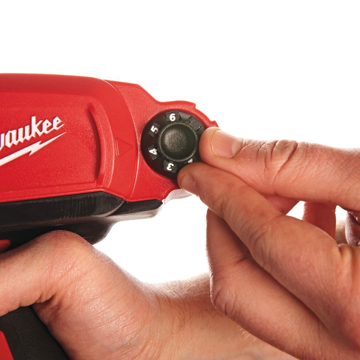 Milwaukee M12PCG/400A-201B 12V Sub Compact Caulk Gun with 1 x 2.0Ah Battery, Charger in Bag 4933451225