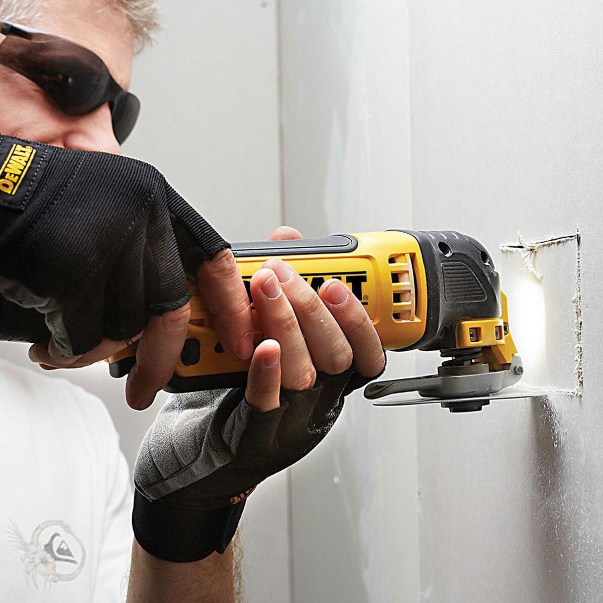 Dewalt DCS355P1 18V XR Brushless Oscillating Multi-Tool with 1 x 5.0Ah Battery, Charger, Accessories Set & Case