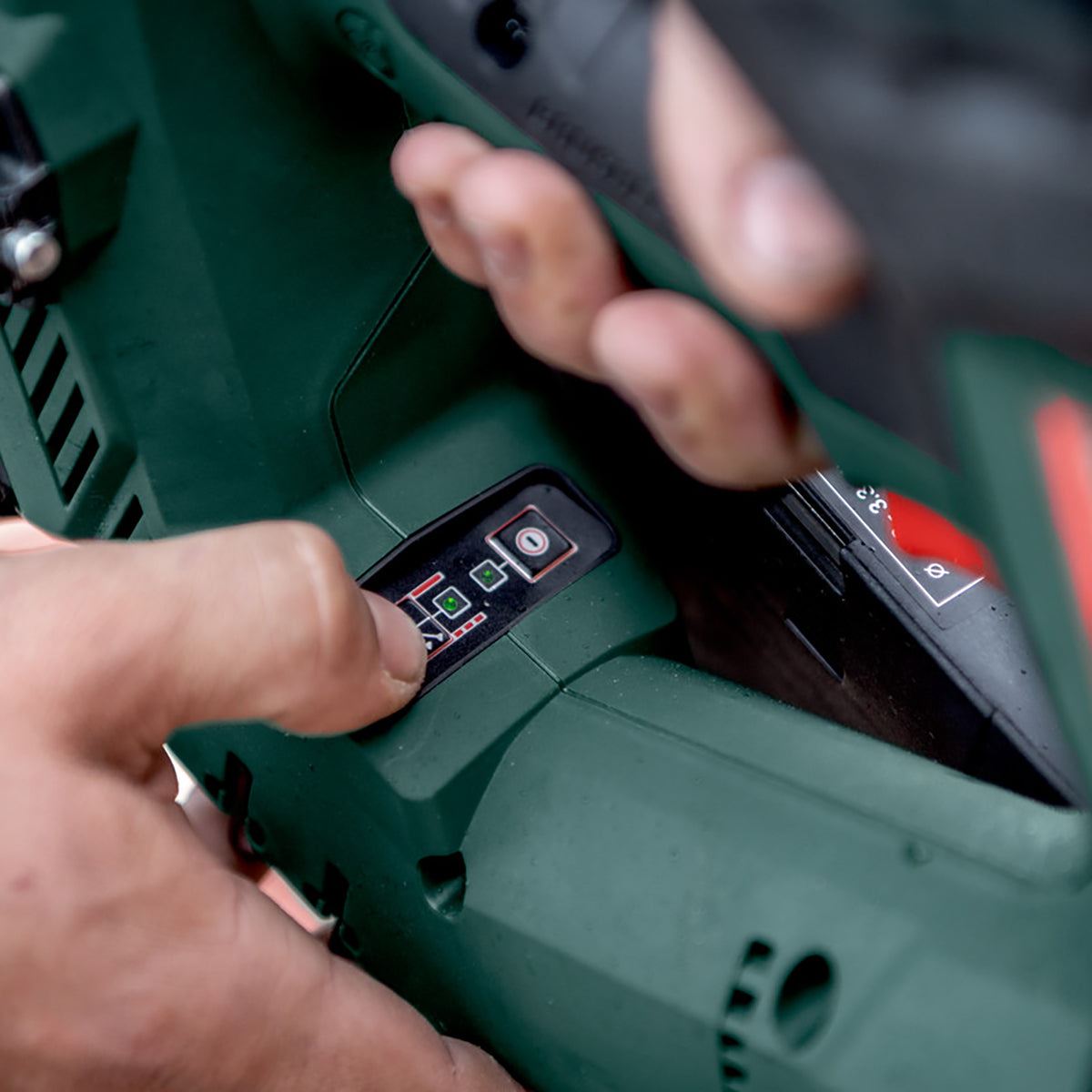 Metabo NFR 18 LTX 90 BL 18V Brushless First Fix Framing Nailer with 2 x 4.0Ah Battery, Charger in Metabox 612090800