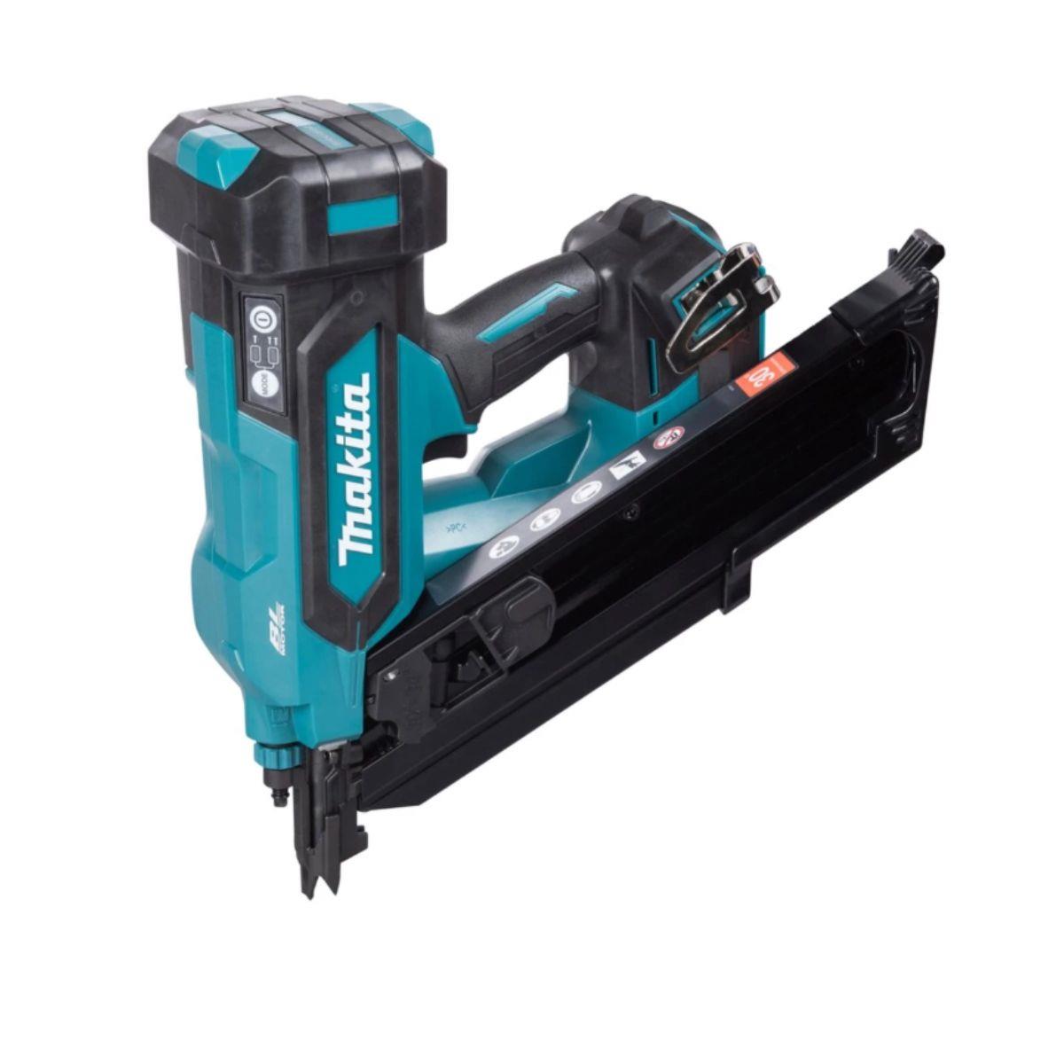 Makita DBN900RTE 18V LXT Cordless Brushless Framing Nailer With 2 x 5.0Ah Batteries, Charger & Carry Case