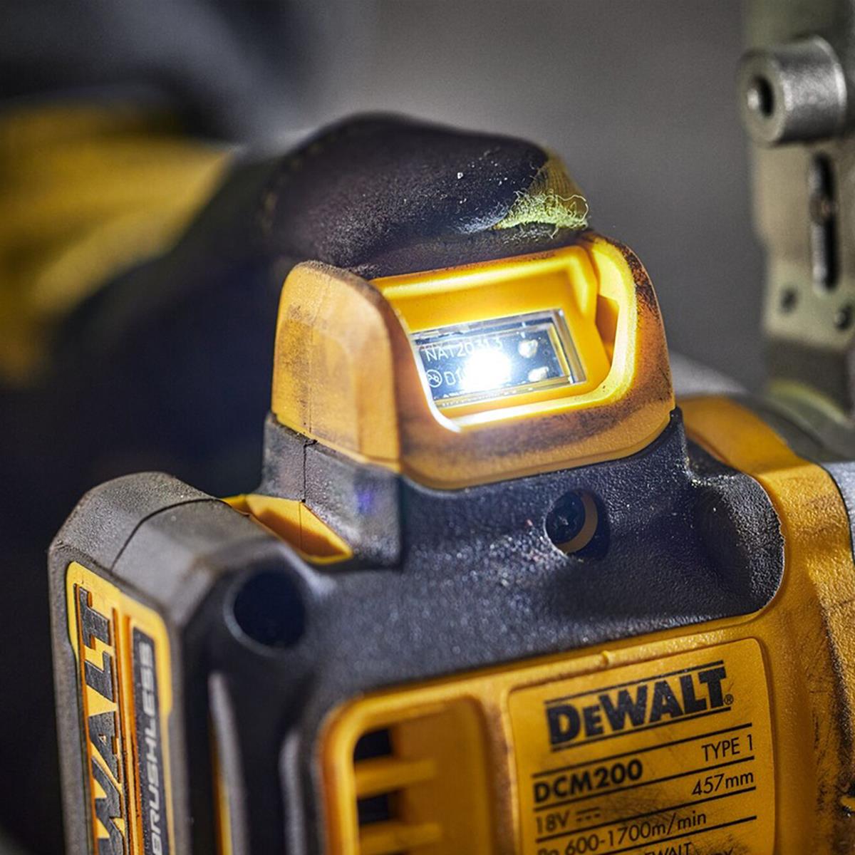 Dewalt DCM200NT-XJ 18V XR Brushless Band File With 1 x 5.0Ah Battery Charger & Case