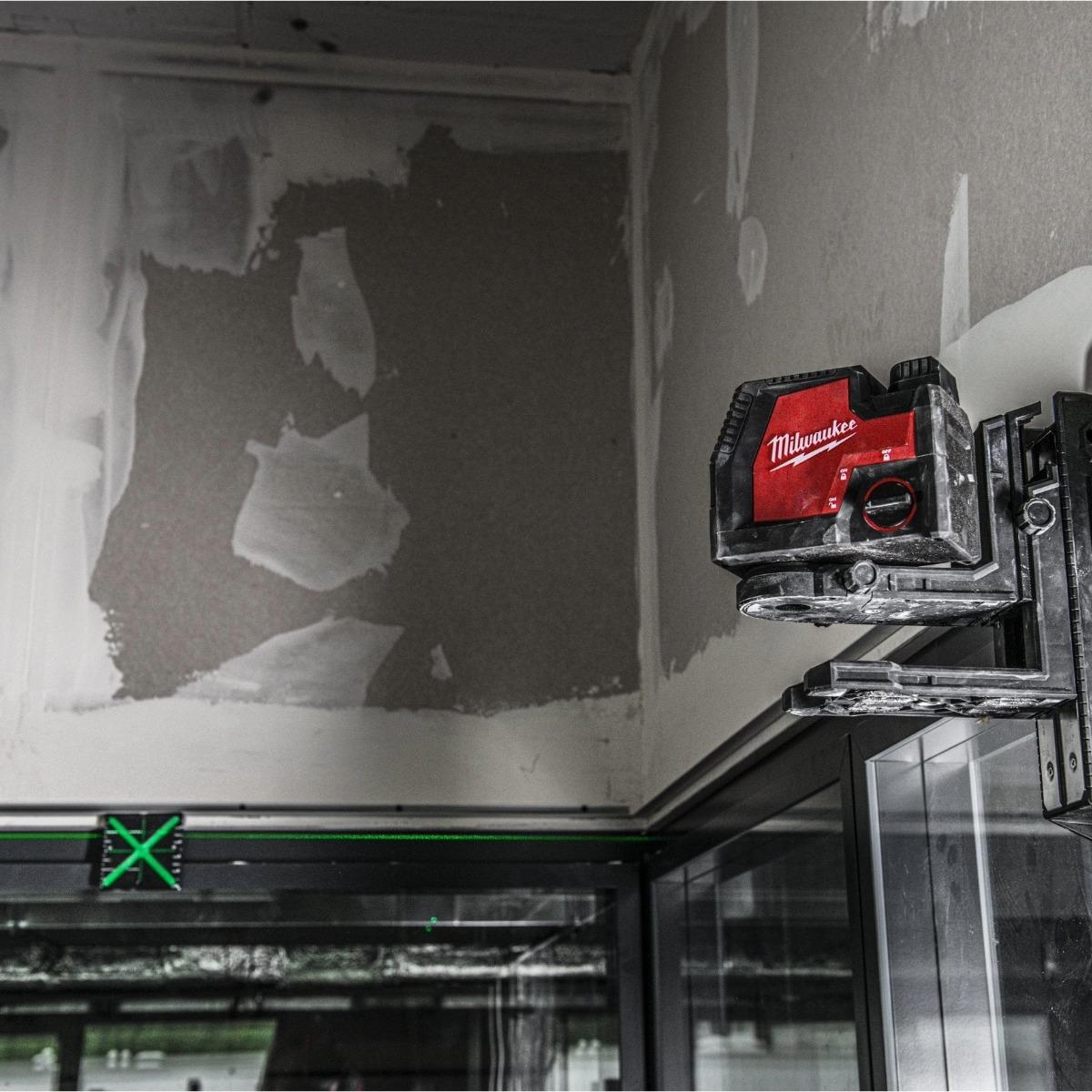 Milwaukee L4CLL-301C 4V REDLITHIUM USB Rechargeable Green Cross Line Laser 4933478243