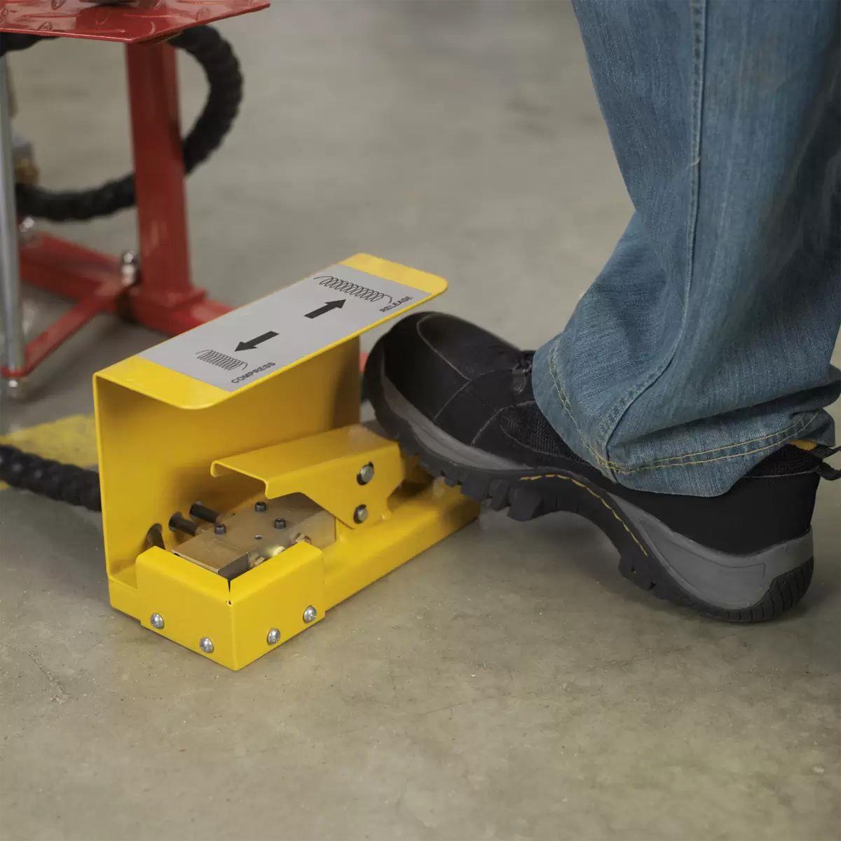 Sealey RE300 Air Operated Coil Spring Compressor 1000kg